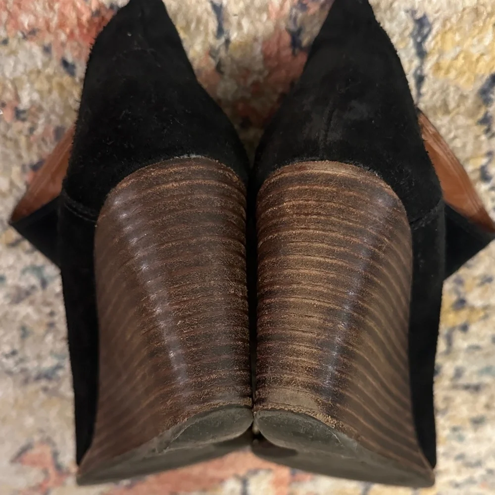 Womens Lucky Brand ankle wedge booties, Boho style  black suede size 9M.